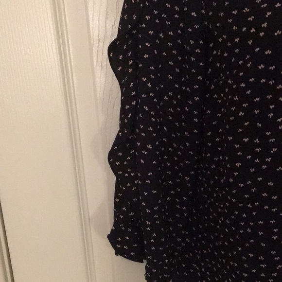 NWOT Adorable, flutter ruffle sleeve LC top - Picture 3 of 7